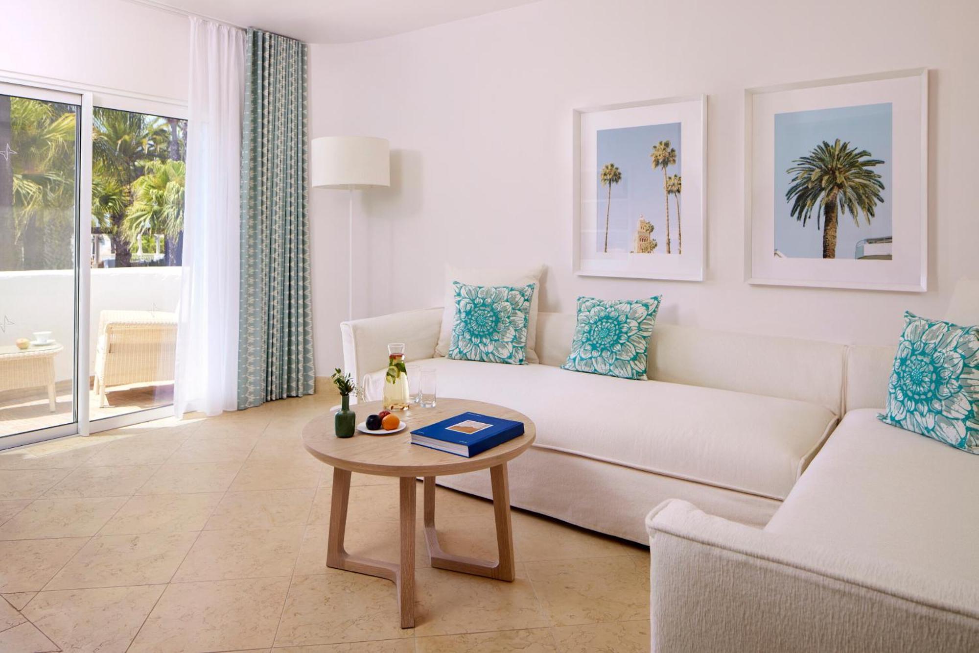 Vila Vita Parc Armação de Pêra Exterior foto A living room at the Four Seasons Resort Palm Beach